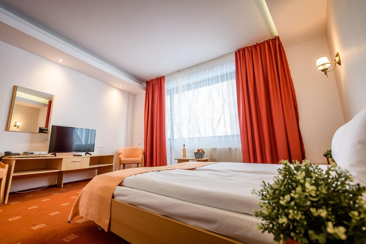Hotel Andy KM 36 Bukarest Exterior foto